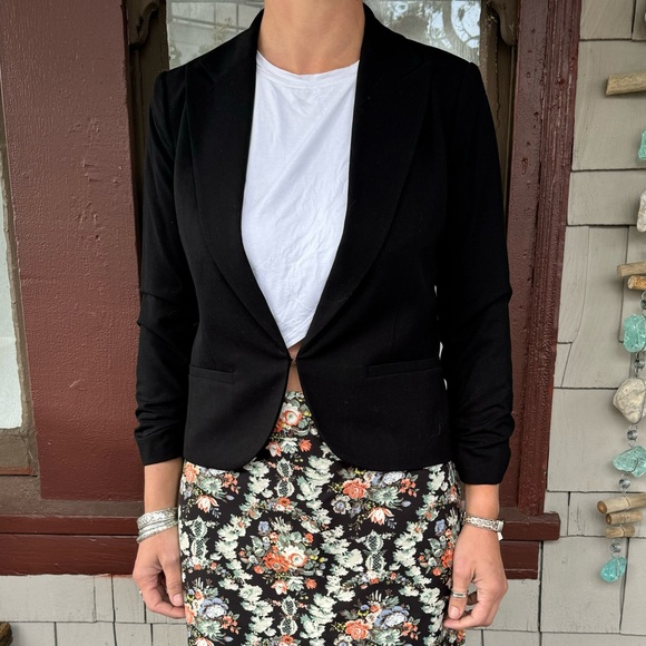 Jacket - Picture 1 of 9